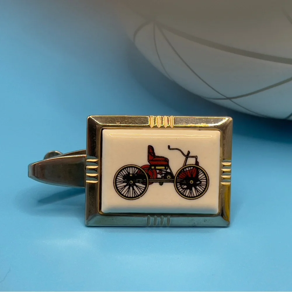 Vintage Benz Patent-Motorwagen Tie Clip 1886 First Car Ceramic Enamel 1960s-80s - Picture 2 of 8